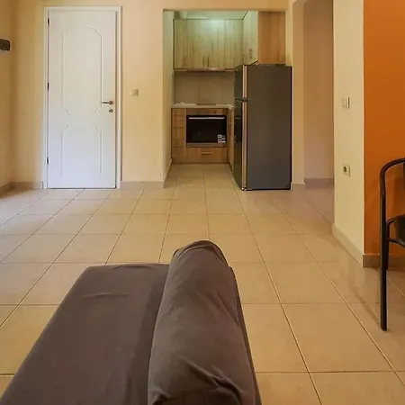 Private Near Village 1f Apartment