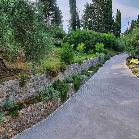 Апартаменты Private Near Village 1f